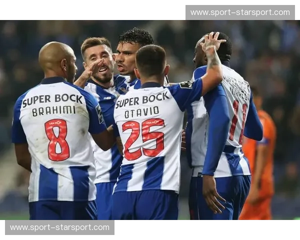 巅峰对决，谁主沉浮？广州恒大与西悉尼流浪者，一场载入史册的亚冠之战！